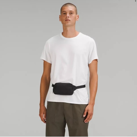 NWT Lululemon Mini Belt Bag in Black - Picture 6 of 10